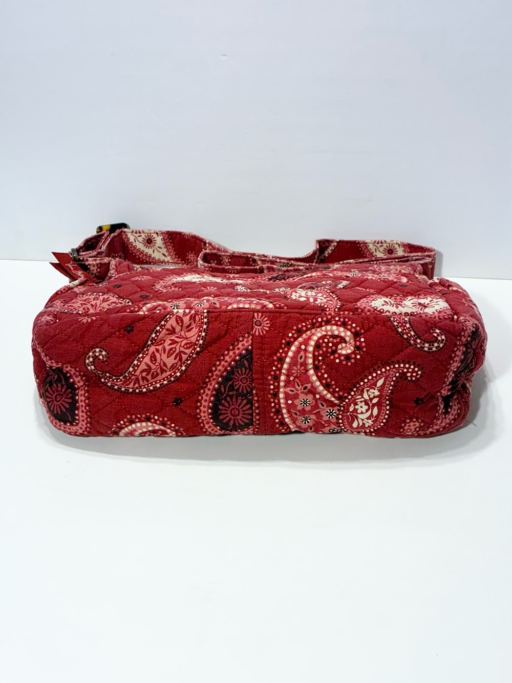 Y2K Vera Bradley Mesa Red Paisley Crossbody Bag USA MADE Vintage 4x11.75x8.5 - Picture 4 of 16